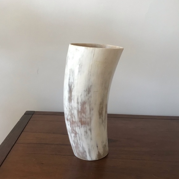 Tenfold New York Ivory Tusk Vase - Picture 4 of 5